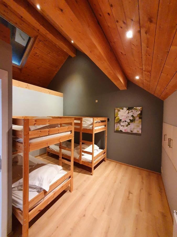 Gite Li School Custinne Екстериор снимка